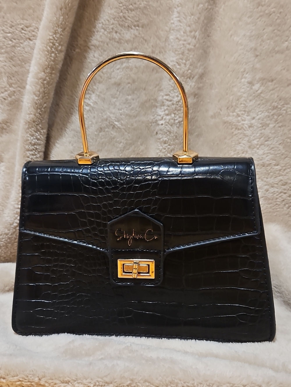 Shydiva Co Top-Handle Bag with Gold Hardware. (With Strap)